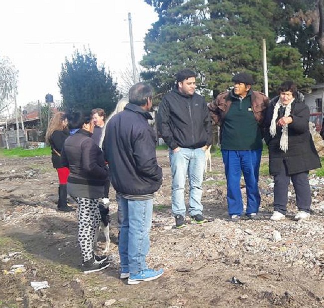 DESDE SU BANCA EN EL FRENTE PARA LA VICTORIA